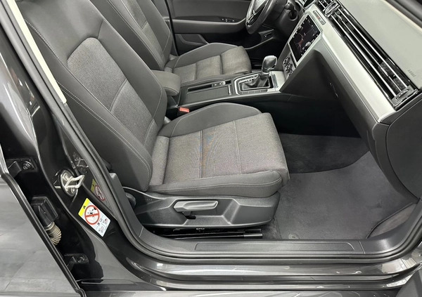 Volkswagen Passat cena 83500 przebieg: 126000, rok produkcji 2018 z Jasień małe 781